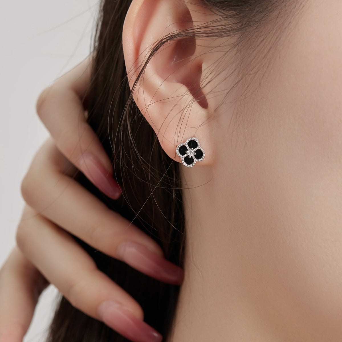 [Oramore Jewelry]Four-Leaf Clover Flower Shape Exquisite Earrings