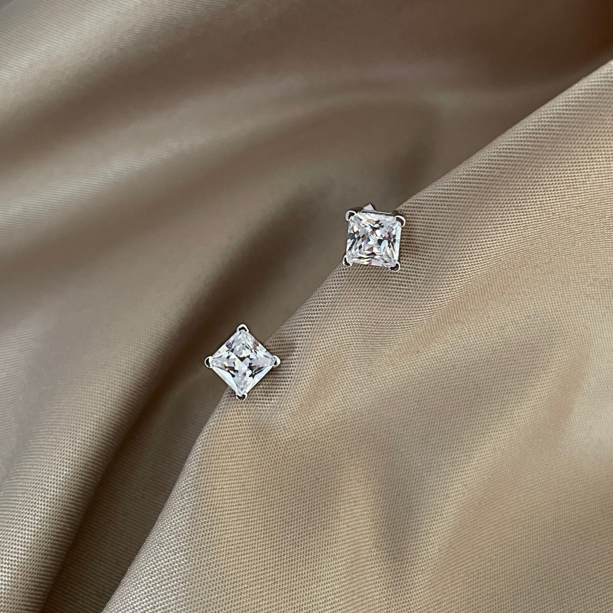 [Oramore Jewelry]Delicate Square Shape Earrings