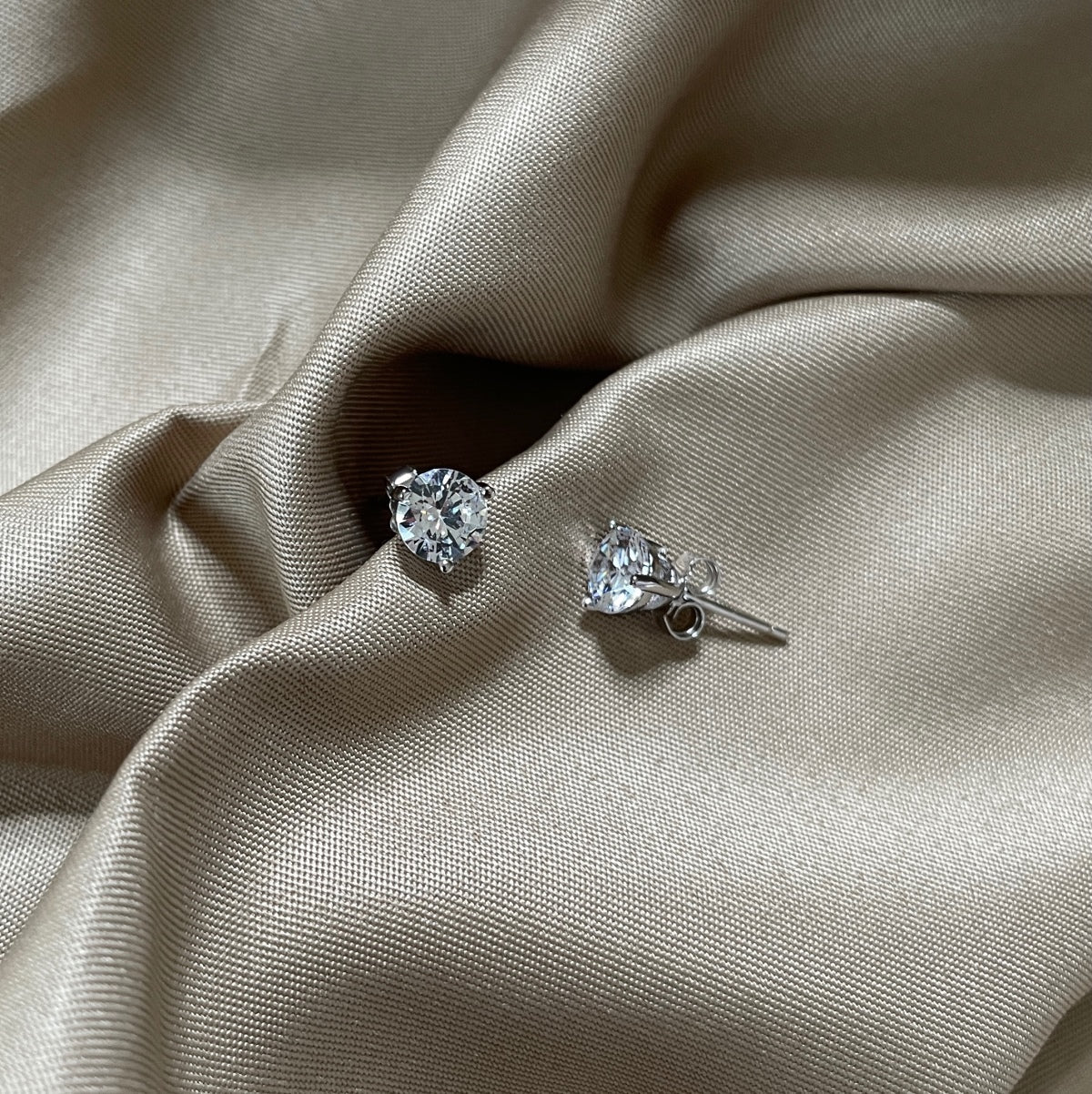 [Oramore Jewelry]Dainty Round Shape Earrings