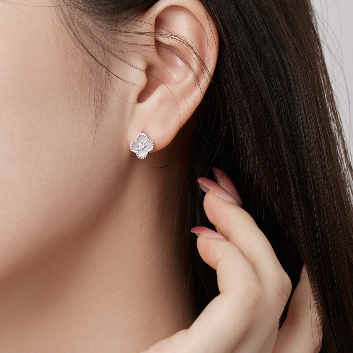 [Oramore Jewelry]Four-Leaf Clover Flower Shape Exquisite Earrings