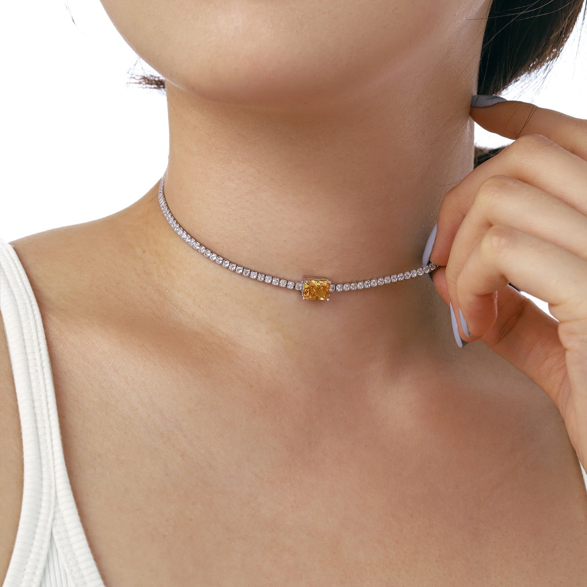 [Oramore Jewelry]2.0 carat Ornate Emerald Cut Necklace