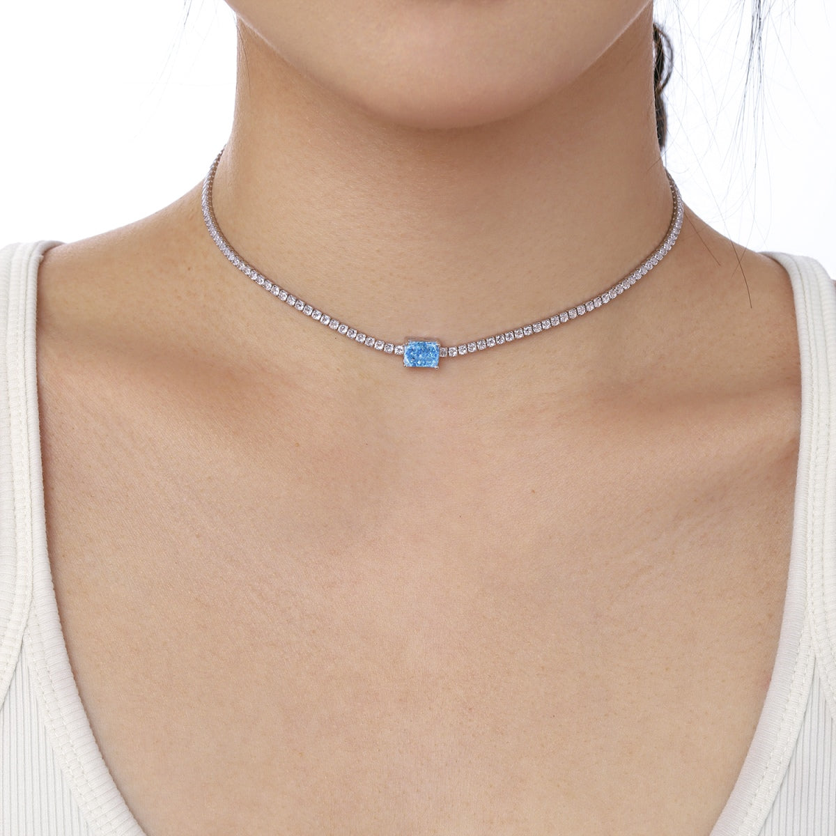 [Oramore Jewelry]2.0 carat Ornate Emerald Cut Necklace