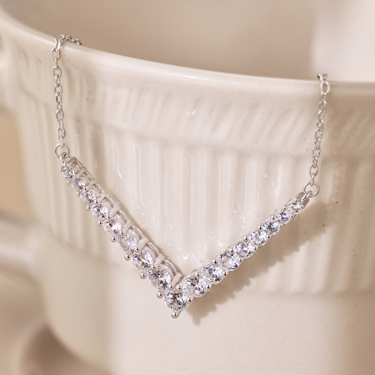 [Oramore Jewelry]Ornate Round Cut Necklace