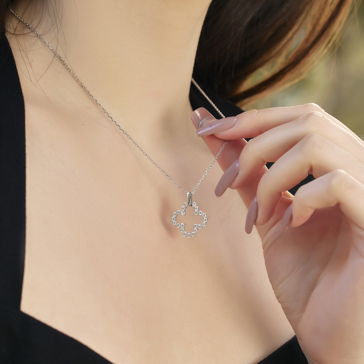 [Oramore Jewelry]Four-Leaf Clover Hollow Design Exquisite Necklace