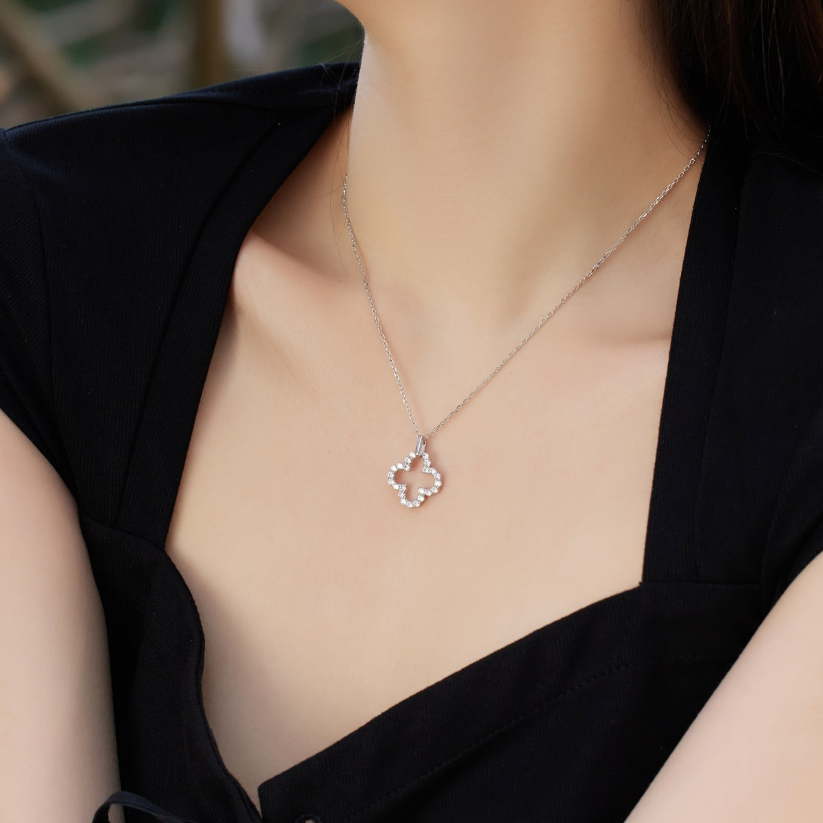 [Oramore Jewelry]Four-Leaf Clover Hollow Design Exquisite Necklace