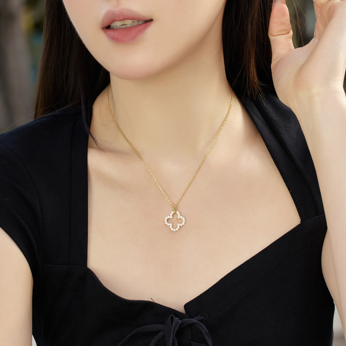 [Oramore Jewelry]Four-Leaf Clover Hollow Design Exquisite Necklace
