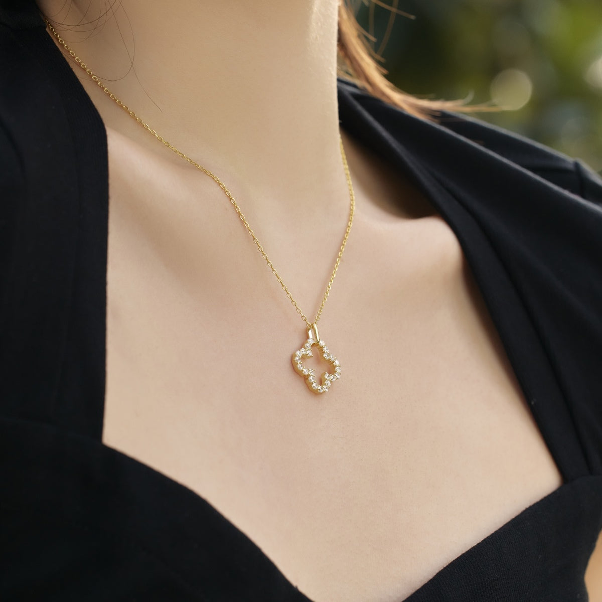[Oramore Jewelry]Four-Leaf Clover Hollow Design Exquisite Necklace