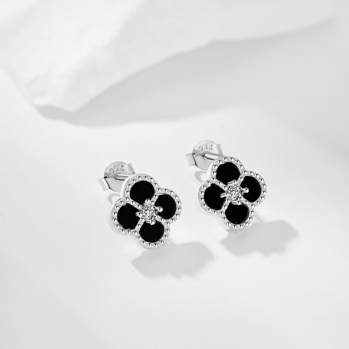 [Oramore Jewelry]Four-Leaf Clover Flower Shape Exquisite Earrings