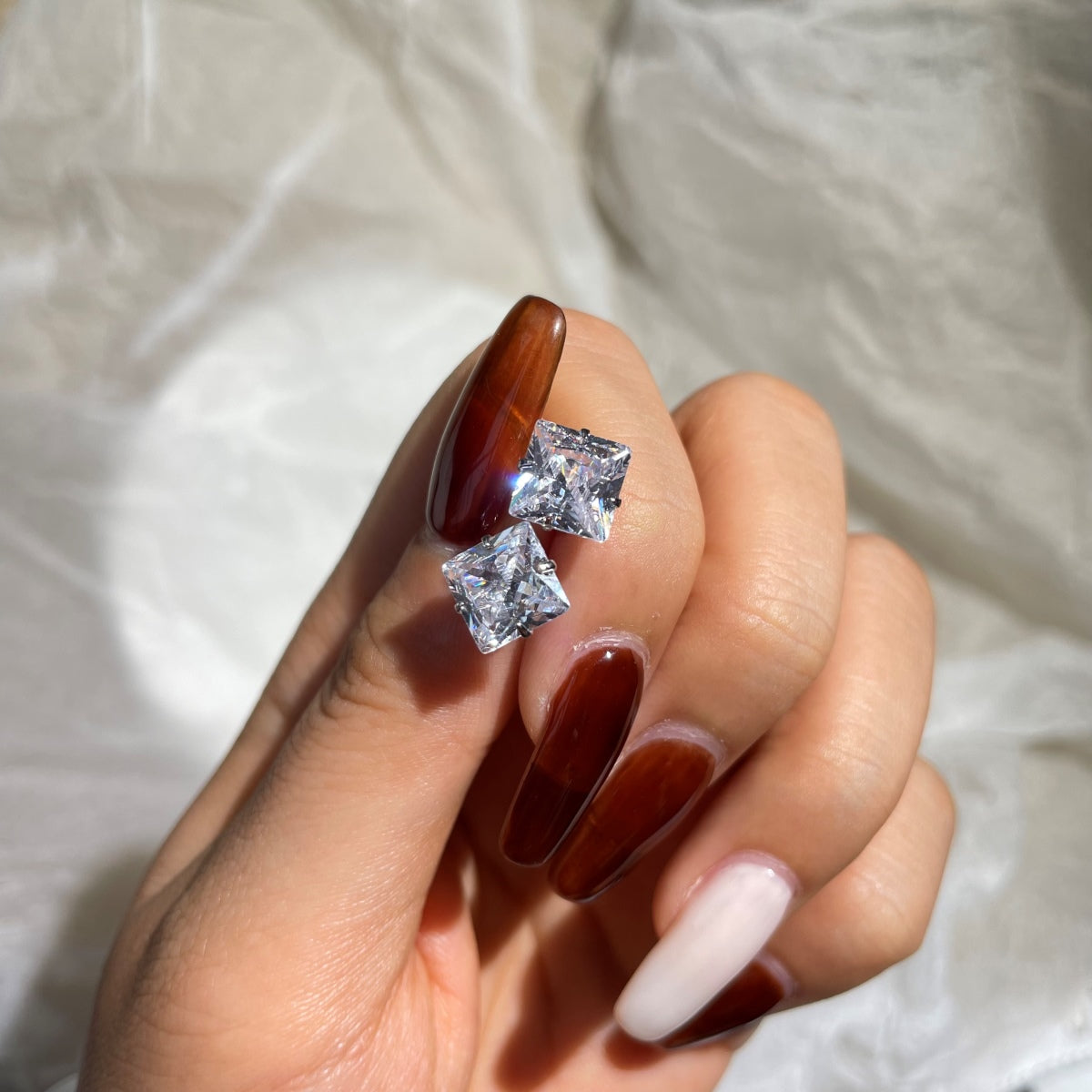 [Oramore Jewelry]Stylish Shiny Square Center Stone Stud Earrings