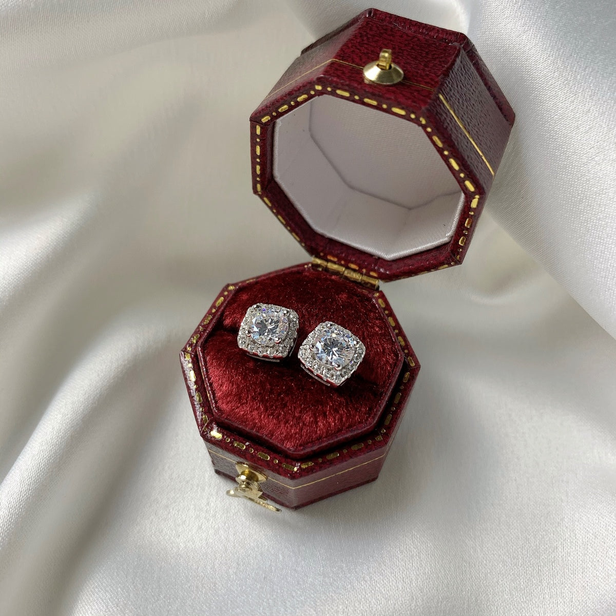 [Oramore Jewelry]Classic Round Center Stone Stud Earrings