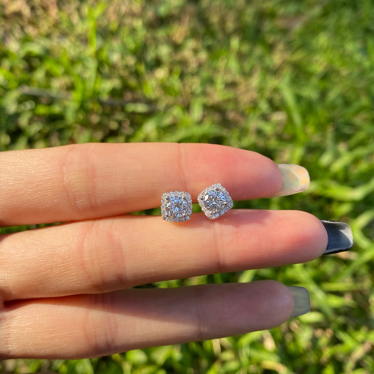[Oramore Jewelry]Classic Round Center Stone Stud Earrings