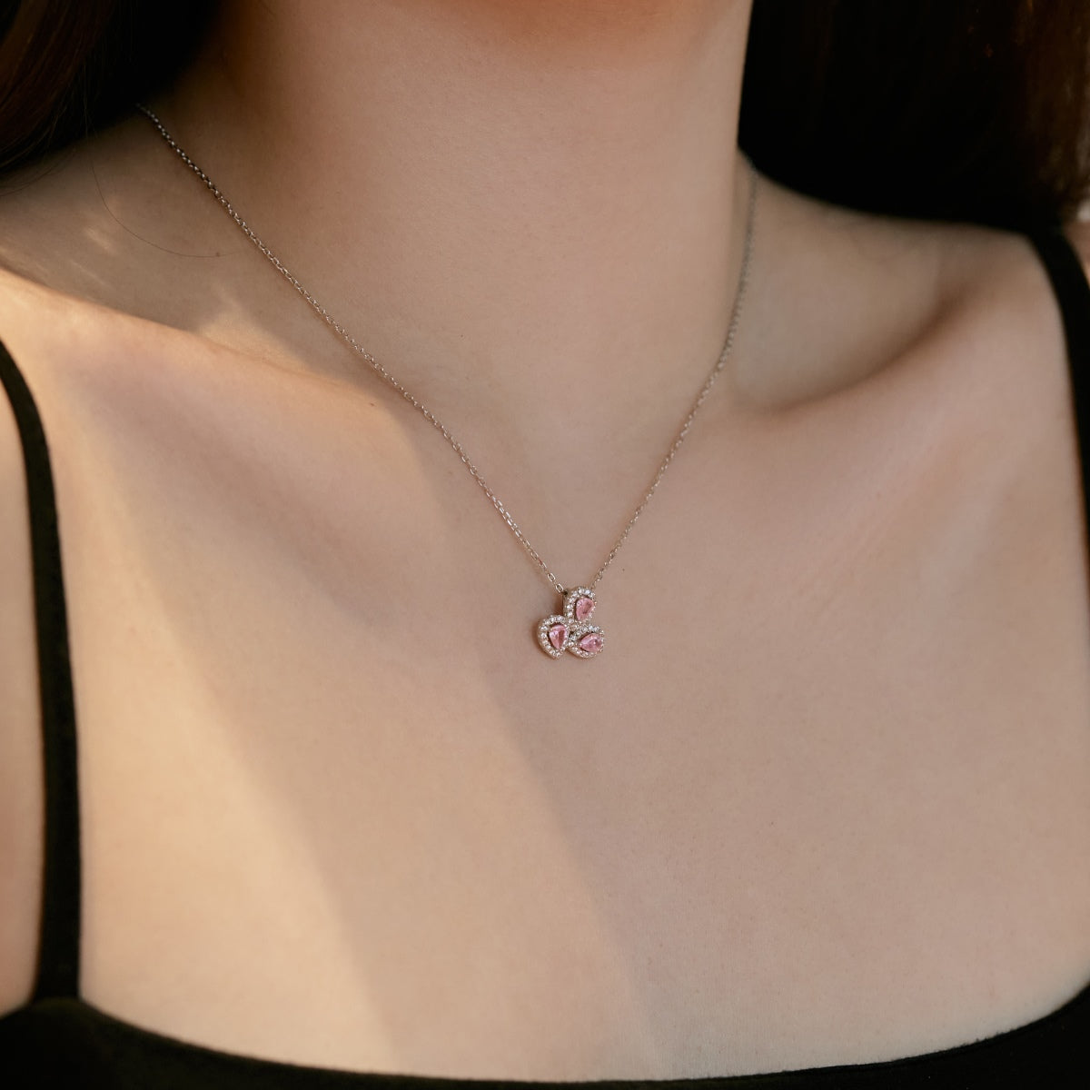 [Oramore Jewelry]Elegant Flower Shape Pear Cut Necklace