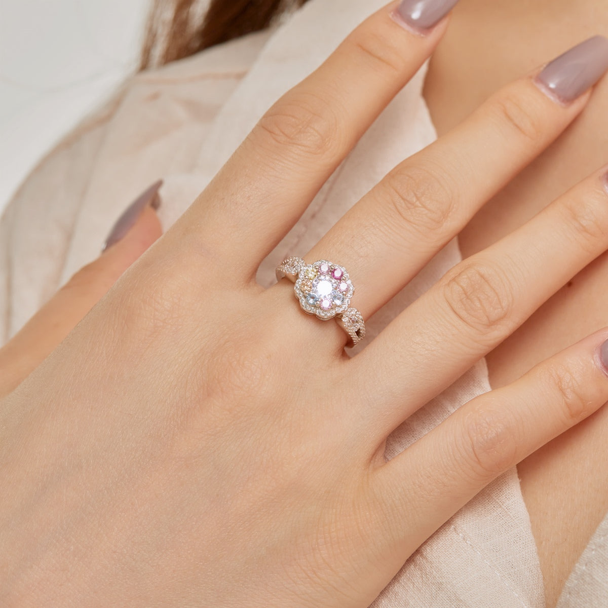 [Oramore Jewelry]Delicate Colorful Round Cut Flower Shape Wedding Ring