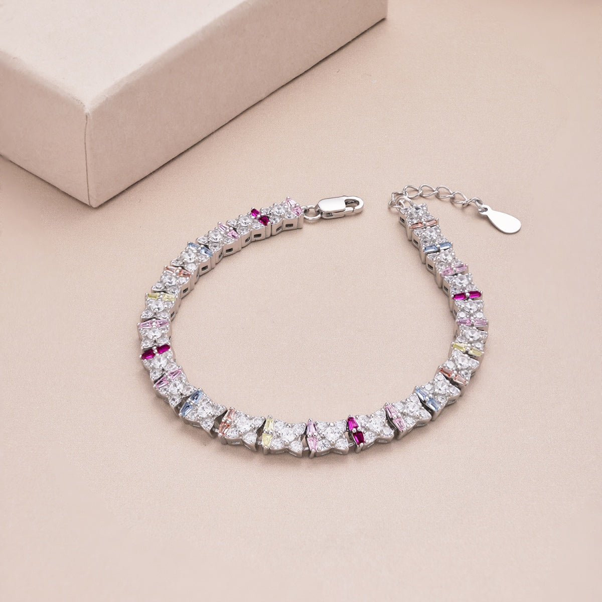 [Oramore Jewelry]Unique Colorful Flower Shape Daily Bracelet