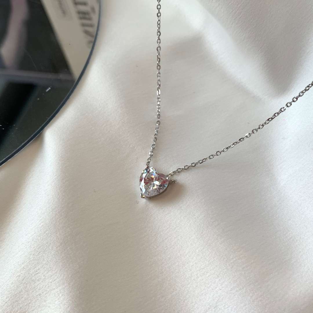 [Oramore Jewelry]Heart Shape Main Stone Pendant Collarbone Necklace