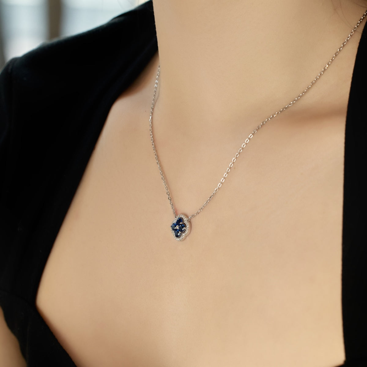 [Oramore Jewelry]Exquisite Necklace With Four-Leaf Clover Flower Design