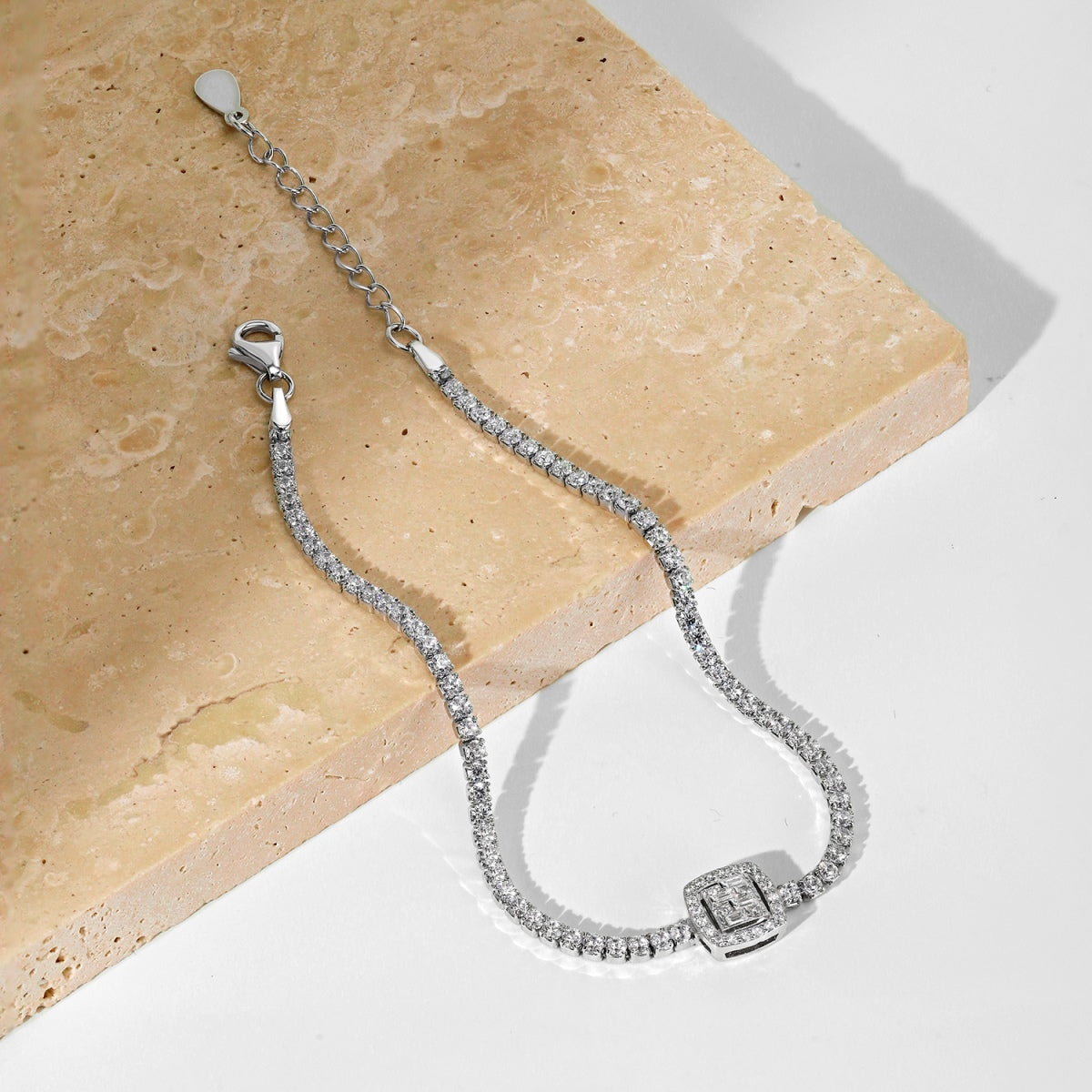 [Oramore Jewelry]Luxurious Dazzling Square Shape Banquet Bracelet