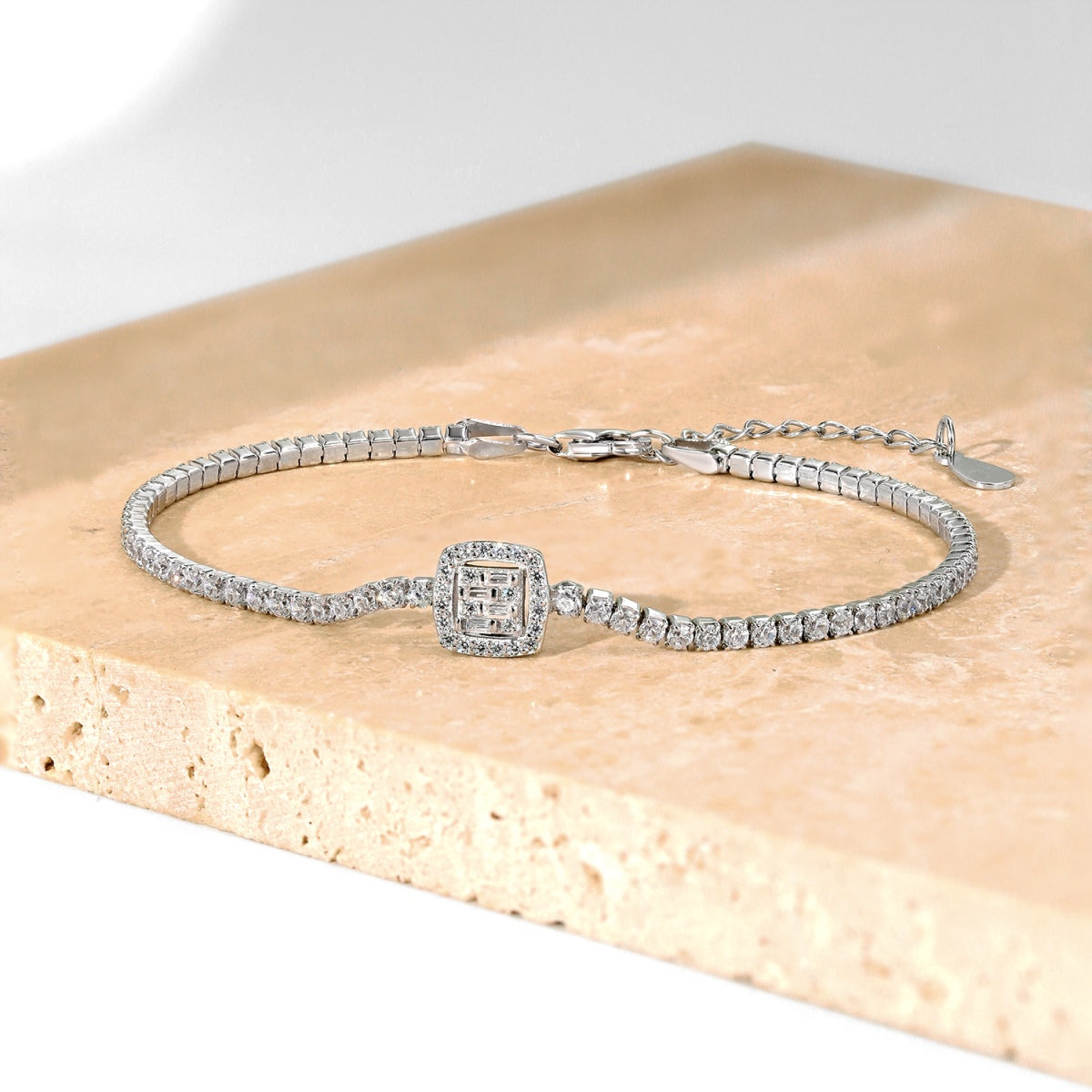 [Oramore Jewelry]Luxurious Dazzling Square Shape Banquet Bracelet