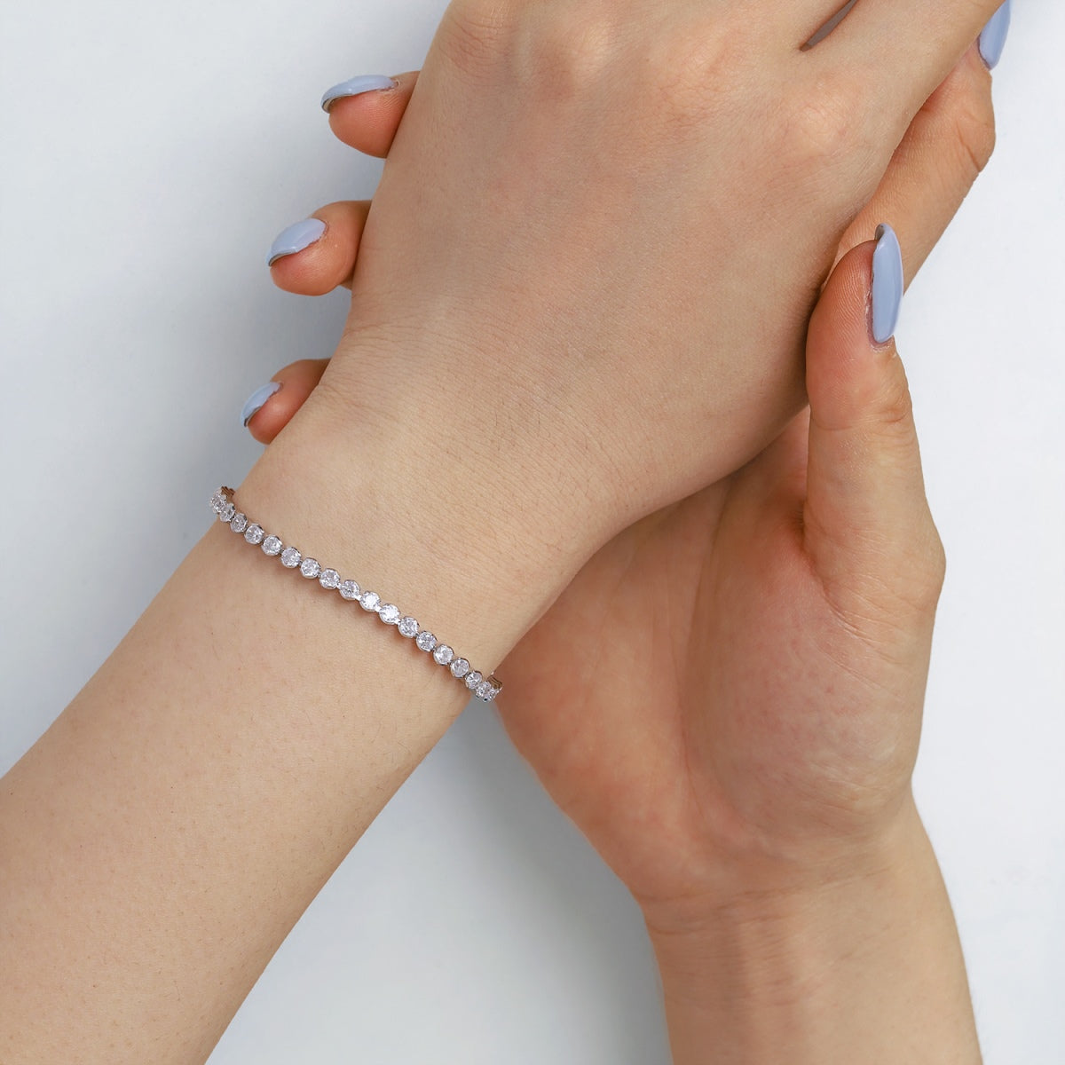 [Oramore Jewelry]Ornate  Sparkling Round Cut Daily Bracelet