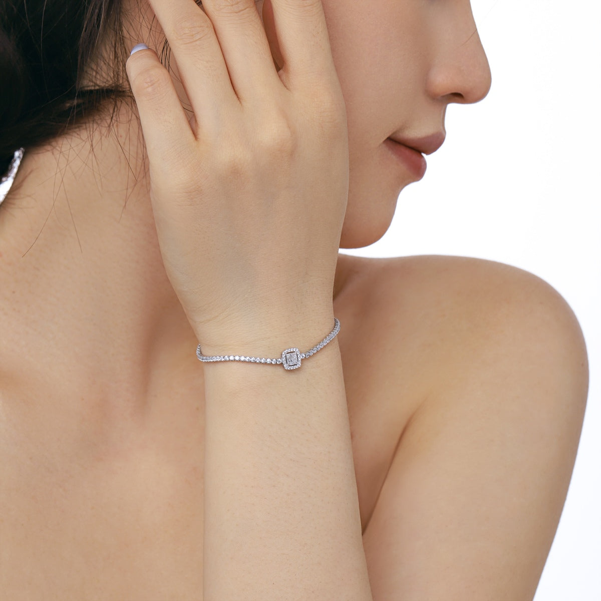 [Oramore Jewelry]Luxurious Dazzling Square Shape Banquet Bracelet