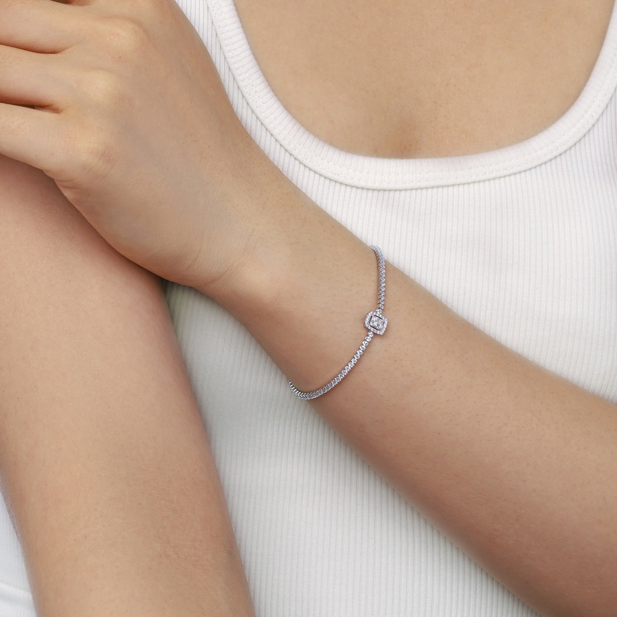 [Oramore Jewelry]Luxurious Dazzling Square Shape Banquet Bracelet