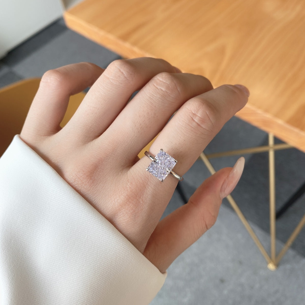 [Oramore Jewelry]4.0 Carat Ornate Enchanting Radiand Cut Banquet Ring