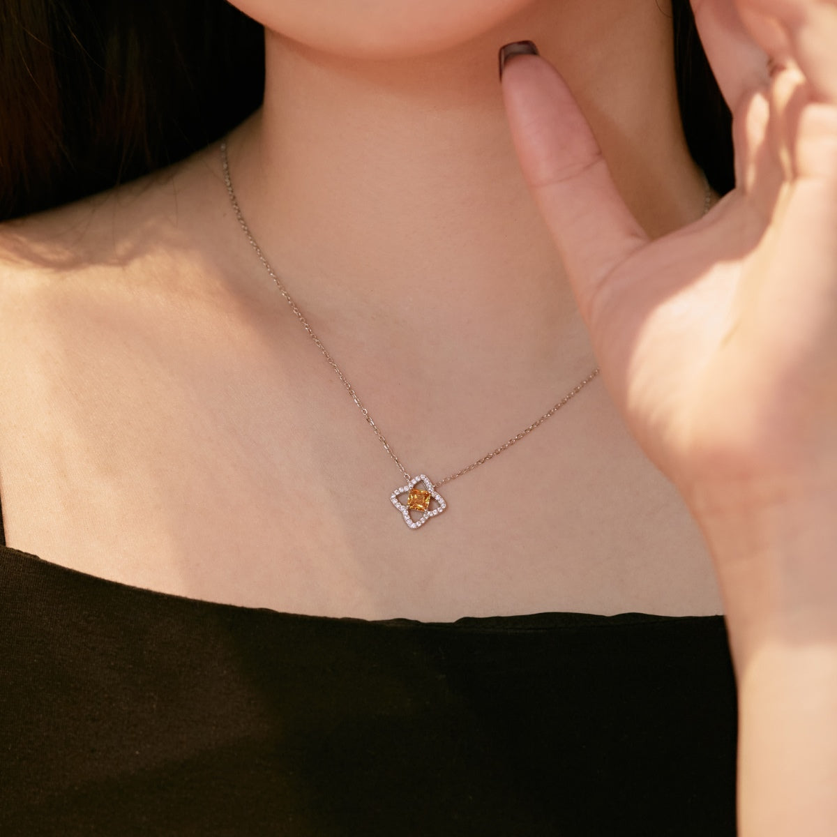 [Oramore Jewelry]Exquisite Flower Shape Princess Cut Necklace