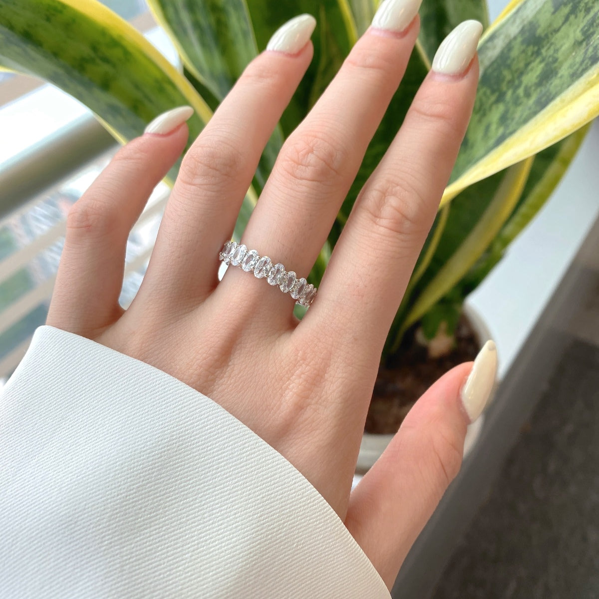 [Oramore Jewelry]Ornate Oval Cut Tennis Ring