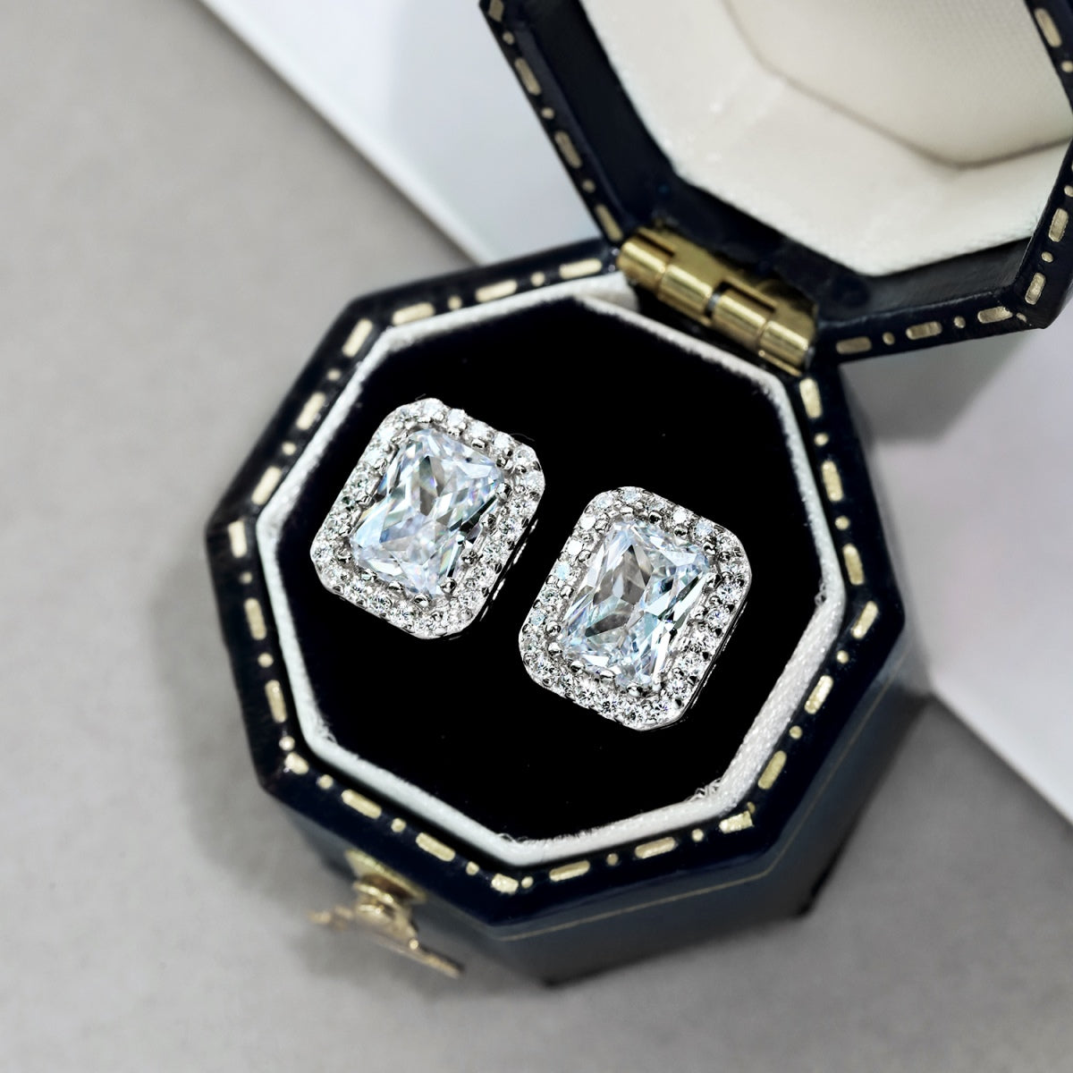 [Oramore Jewelry]1.0 Carat Luxurious Dainty Emerald Cut Daily Earrings