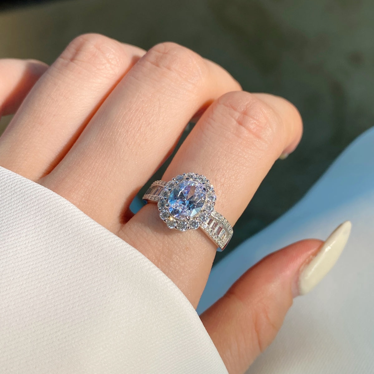 [Oramore Jewelry]1.5 Carat Dazzling Charming Oval Cut Banquet Ring