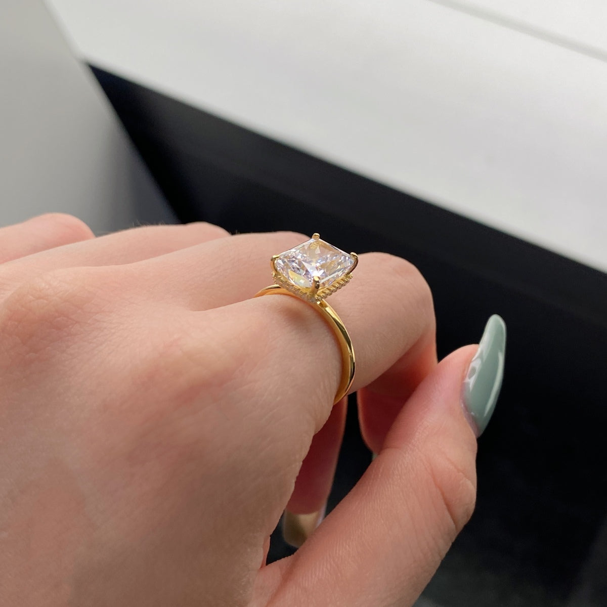 [Oramore Jewelry]4.0 Carat Ornate Enchanting Radiand Cut Banquet Ring