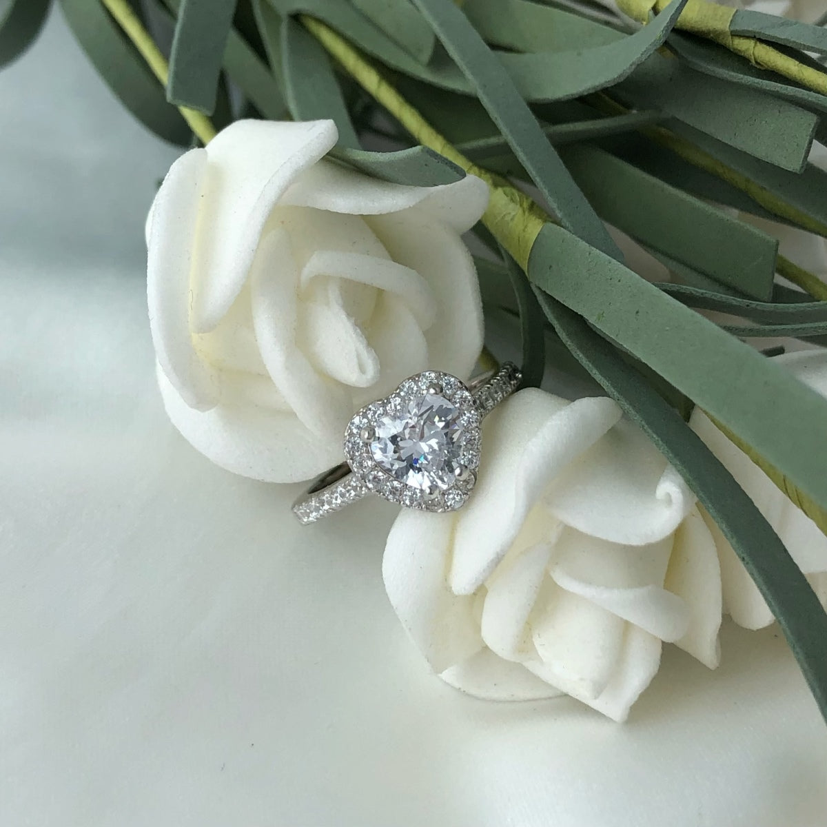 [Oramore Jewelry]Eternity Splashy Romantic Heart Shape Lover Ring