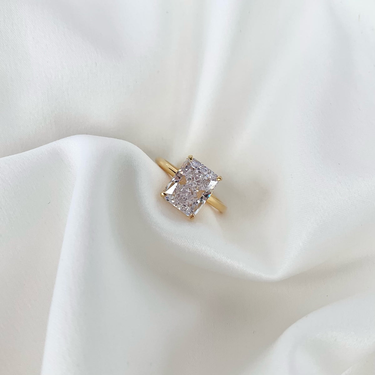 [Oramore Jewelry]4.0 Carat Ornate Enchanting Radiand Cut Banquet Ring