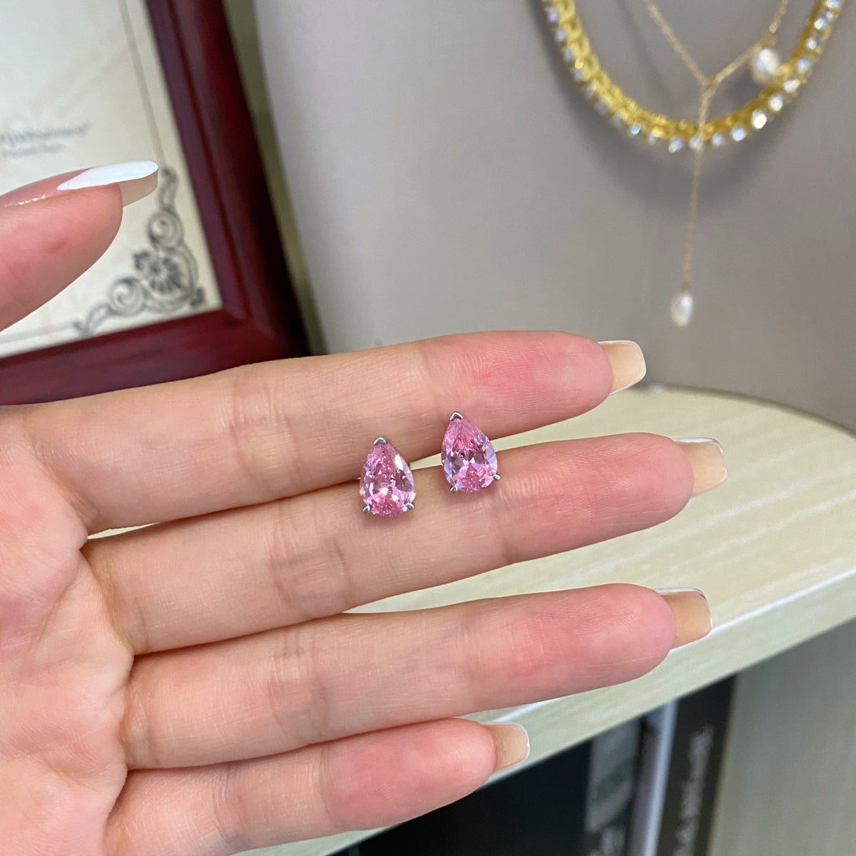 [Oramore Jewelry]Ornate Water Drop Shape Earrings