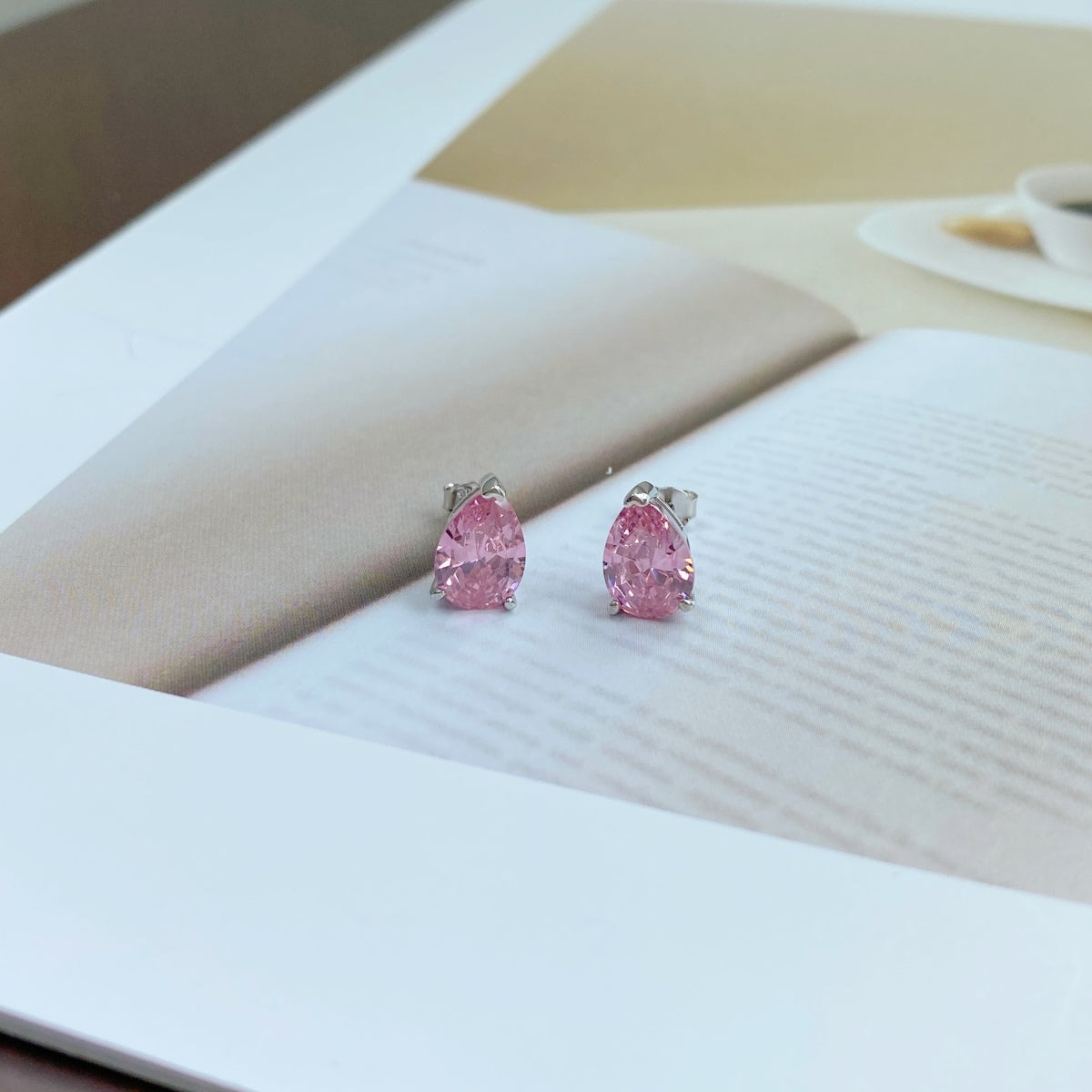 [Oramore Jewelry]Ornate Water Drop Shape Earrings