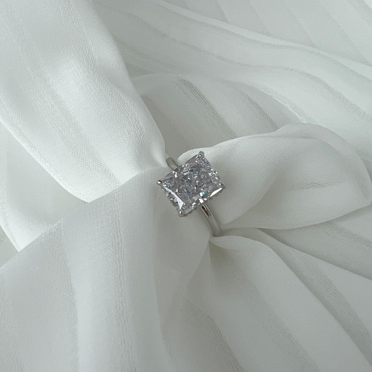 [Oramore Jewelry]4.0 Carat Ornate Enchanting Radiand Cut Banquet Ring