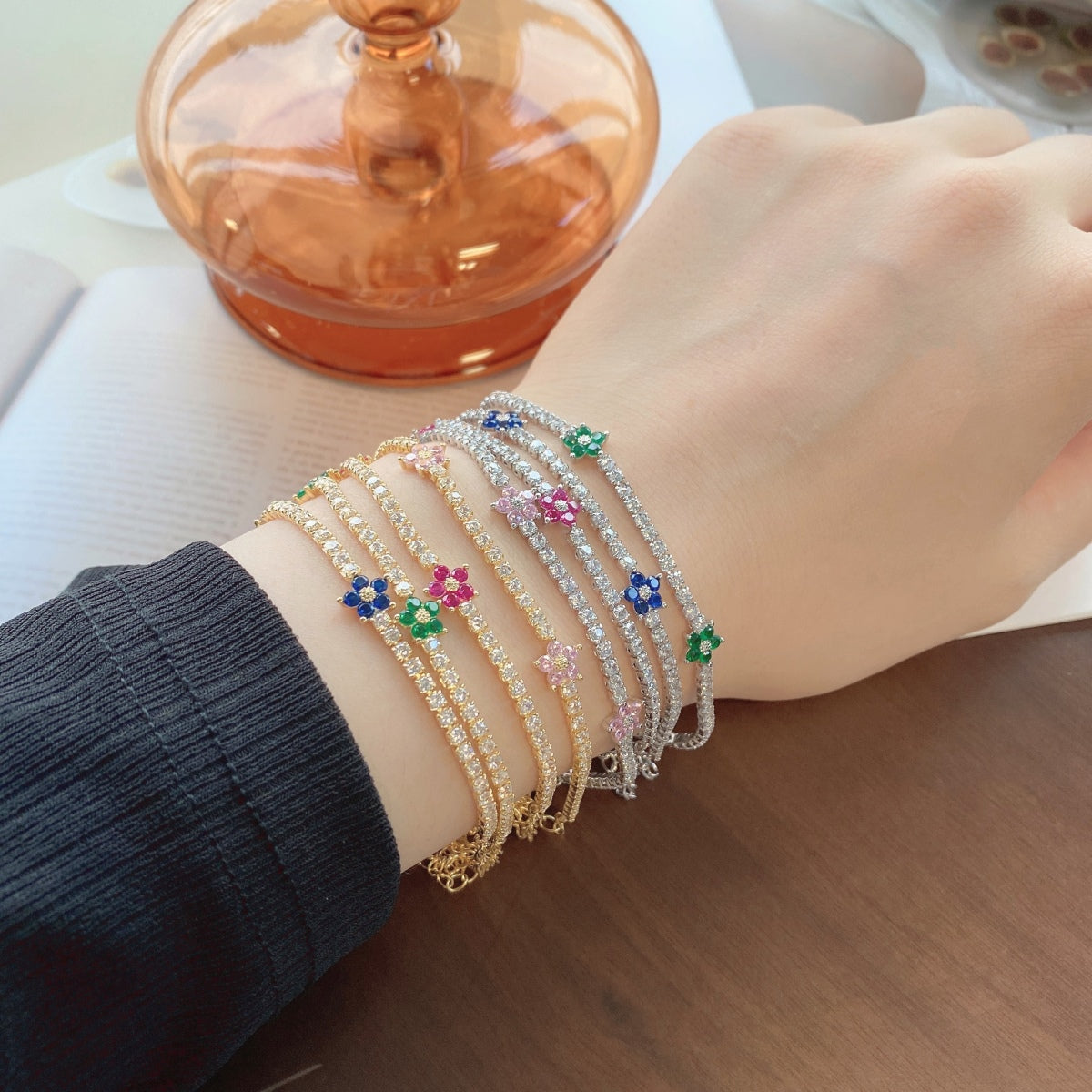[Oramore Jewelry]Sparkling Flower Shape Tennis Bracelet