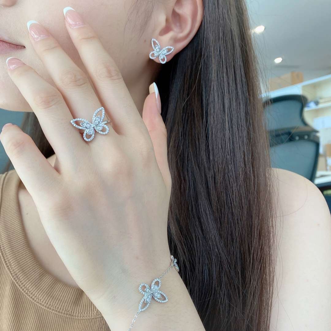 [Oramore Jewelry]Delicate Butterfly Pendant Bracelet