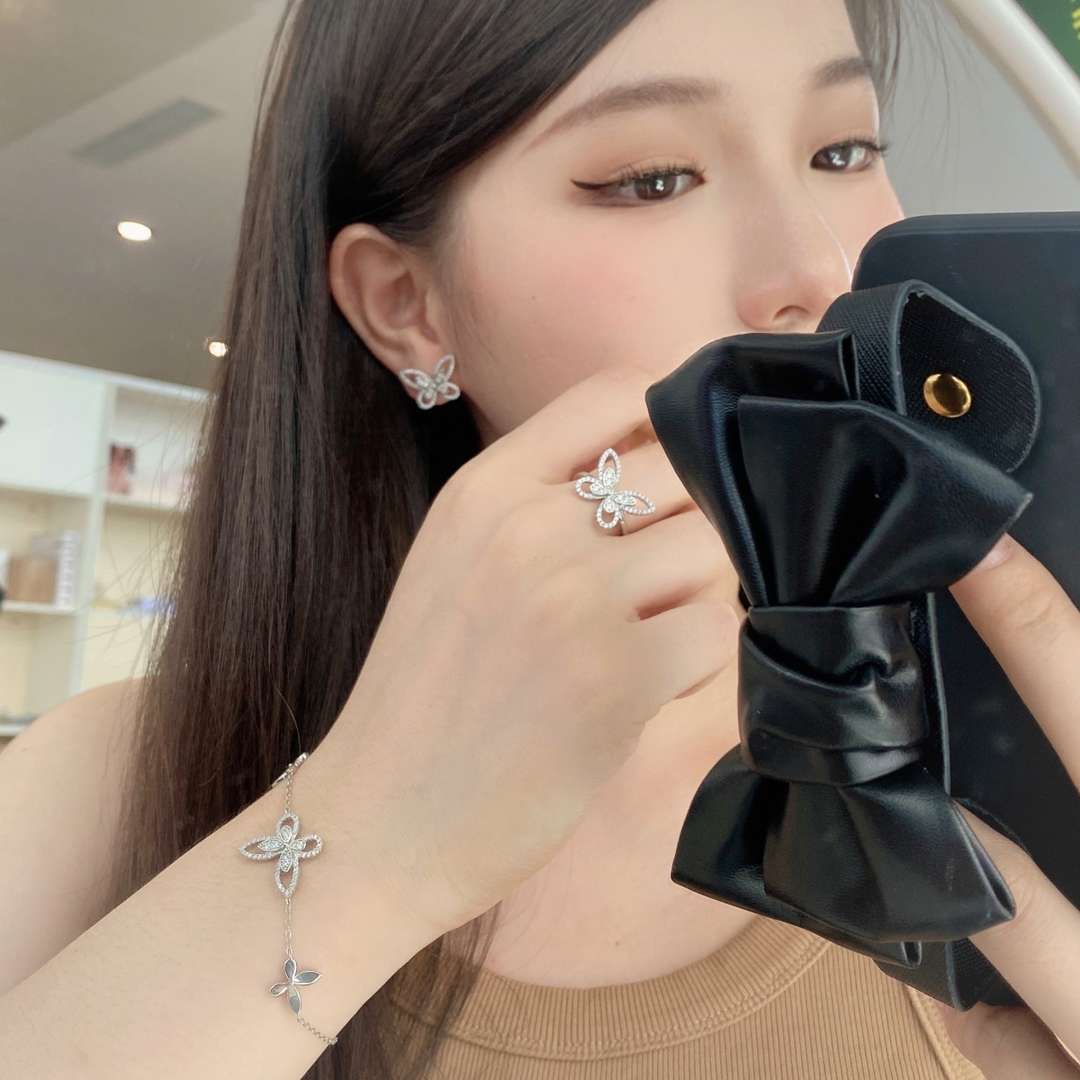 [Oramore Jewelry]Delicate Butterfly Pendant Bracelet