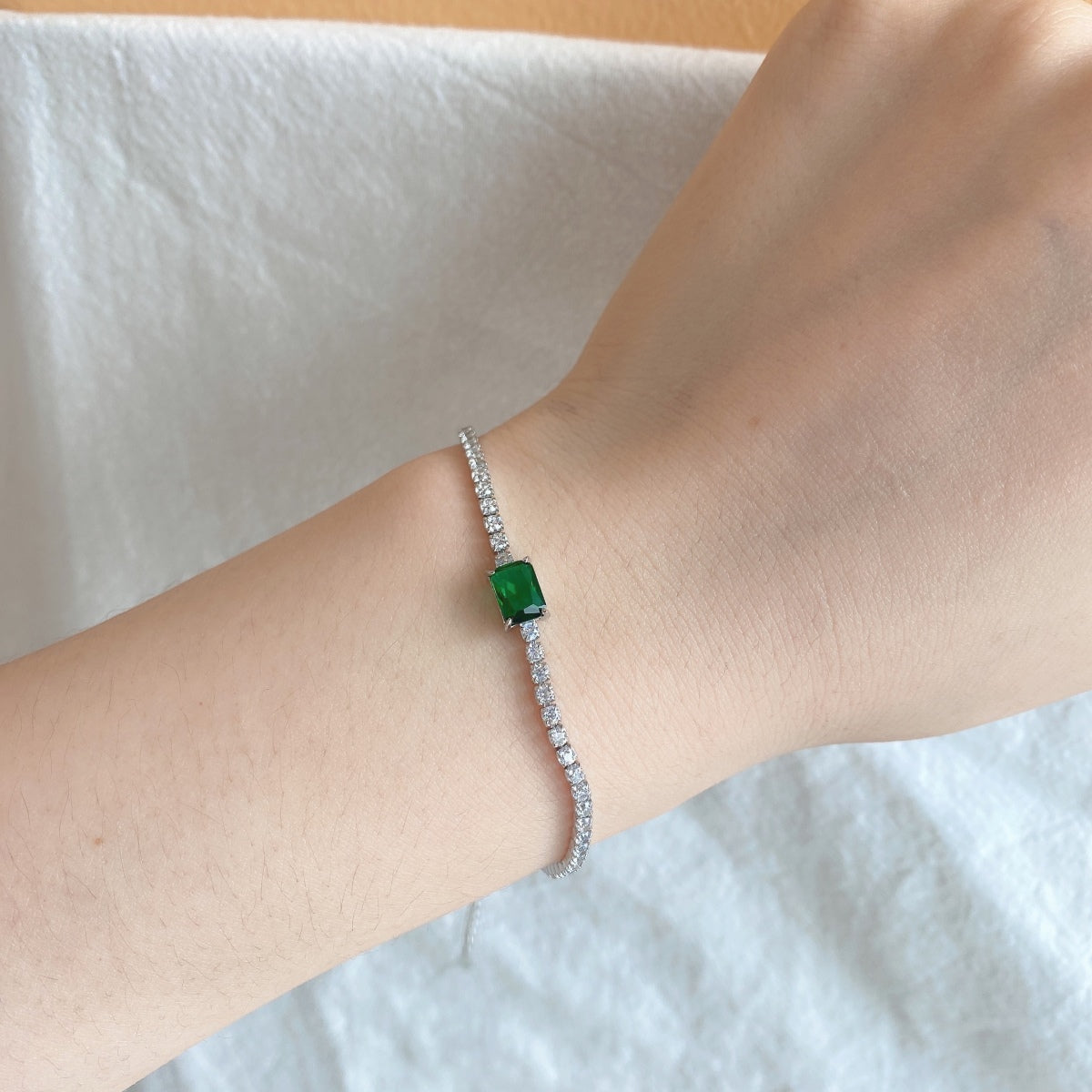 [Oramore Jewelry]1.0 Carat Unique Emerald Cut Banquet Bracelet