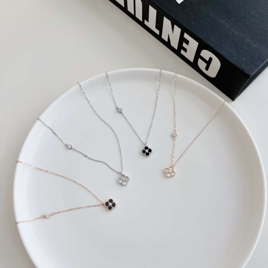 [Oramore Jewelry]Delicate Flower Shape Necklace