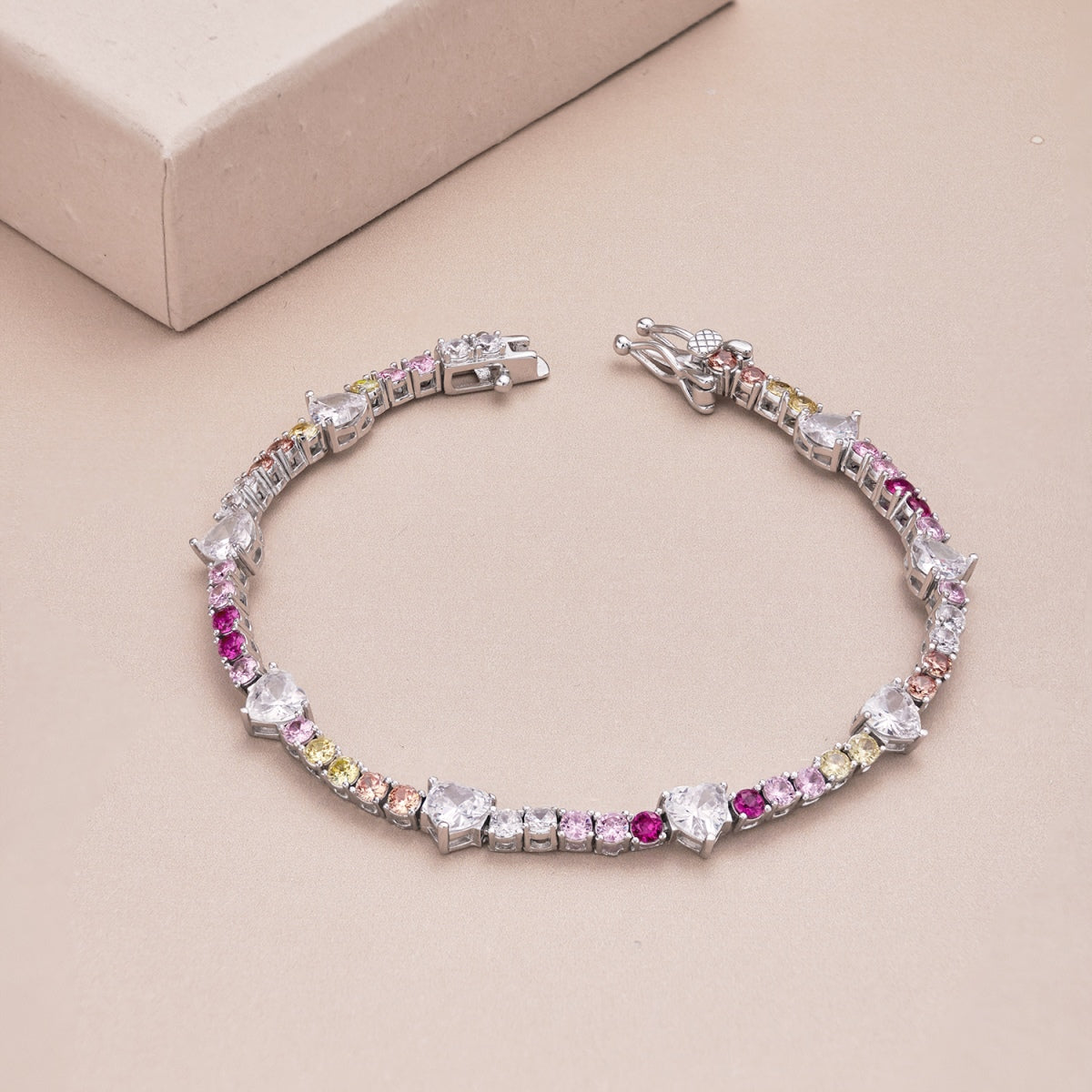 [Oramore Jewelry]Romantic Heart Shape Round Cut Lover Bracelet