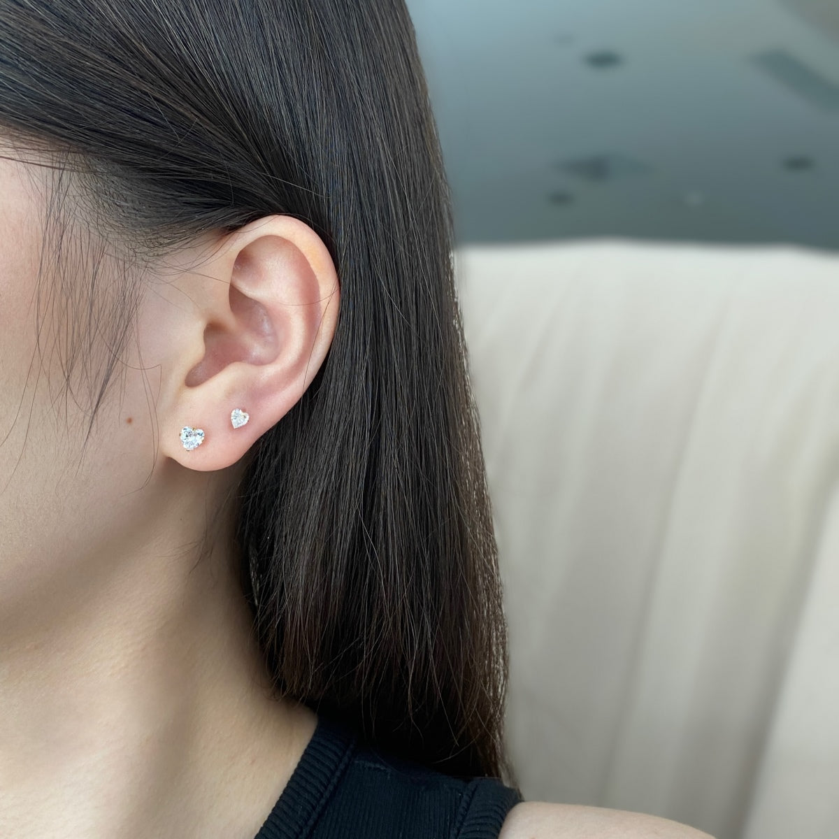 [Oramore Jewelry]Sparkling Heart Shaped Simple Earrings