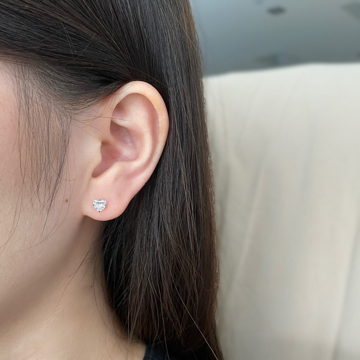 [Oramore Jewelry]Sparkling Heart Shaped Simple Earrings