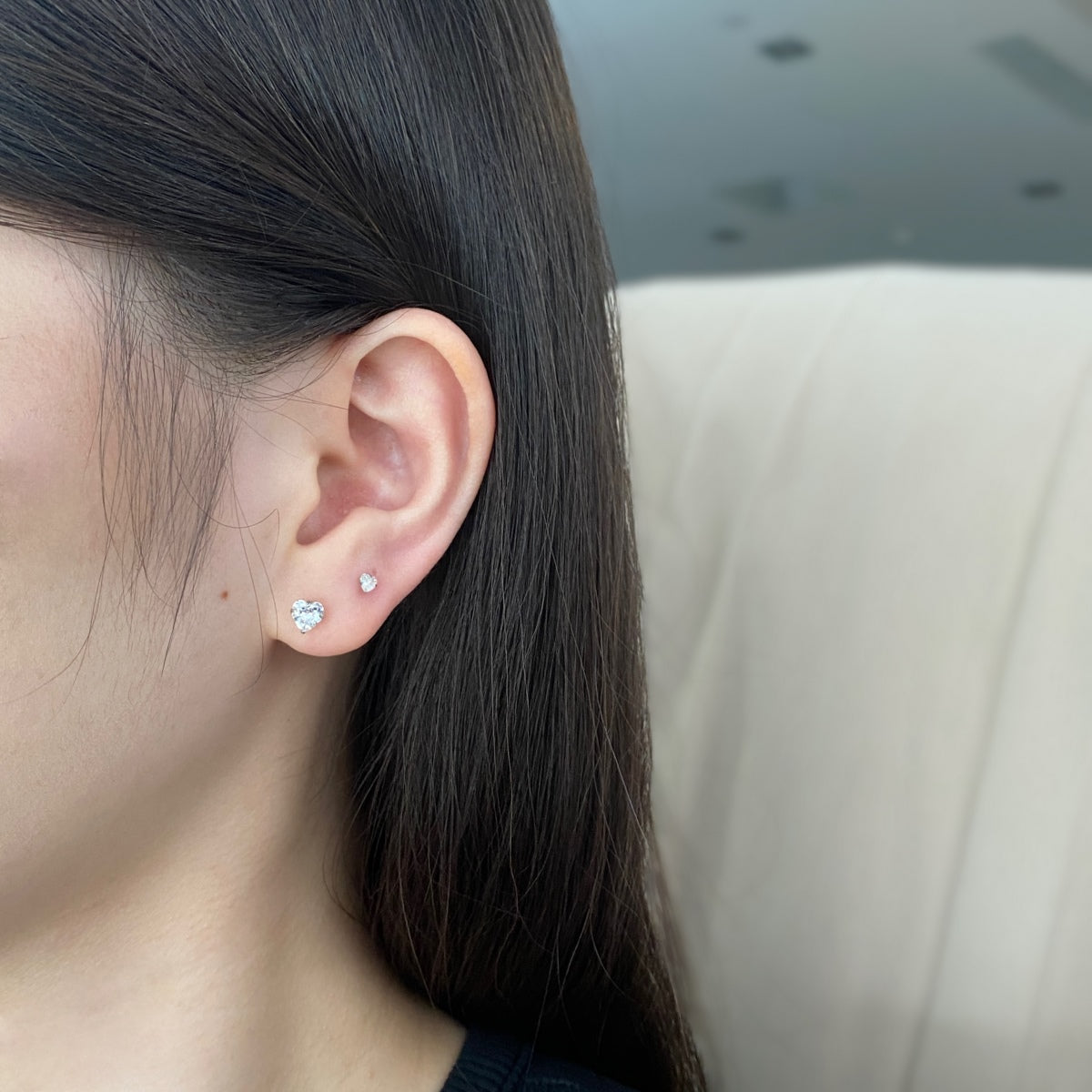 [Oramore Jewelry]Sparkling Heart Shaped Simple Earrings