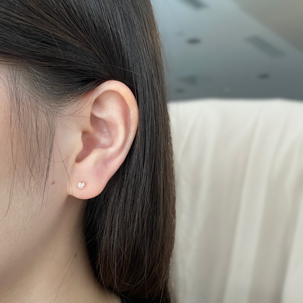 [Oramore Jewelry]Sparkling Heart Shaped Simple Earrings