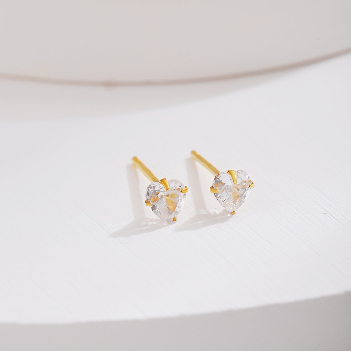 [Oramore Jewelry]Sparkling Heart Shaped Simple Earrings