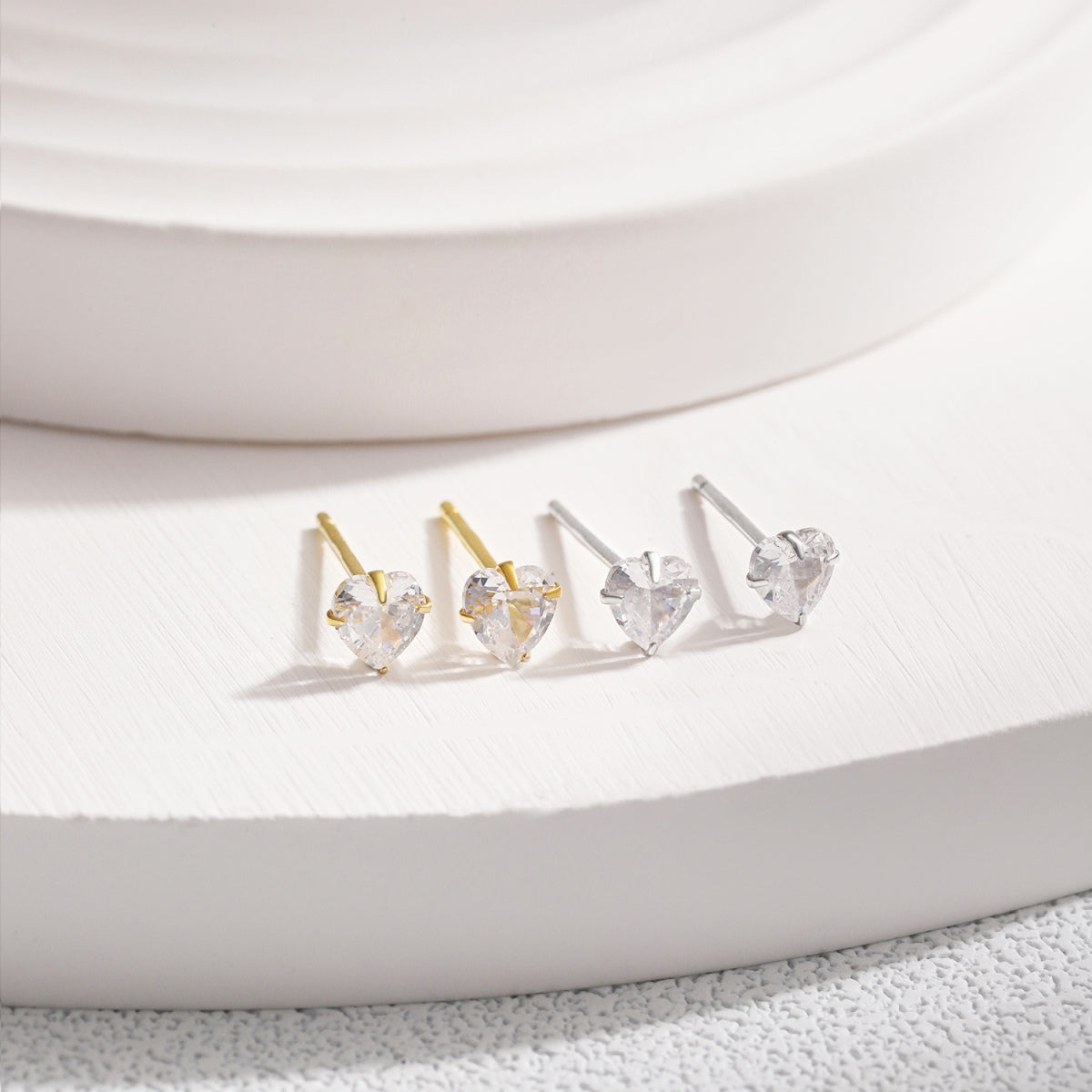 [Oramore Jewelry]Sparkling Heart Shaped Simple Earrings