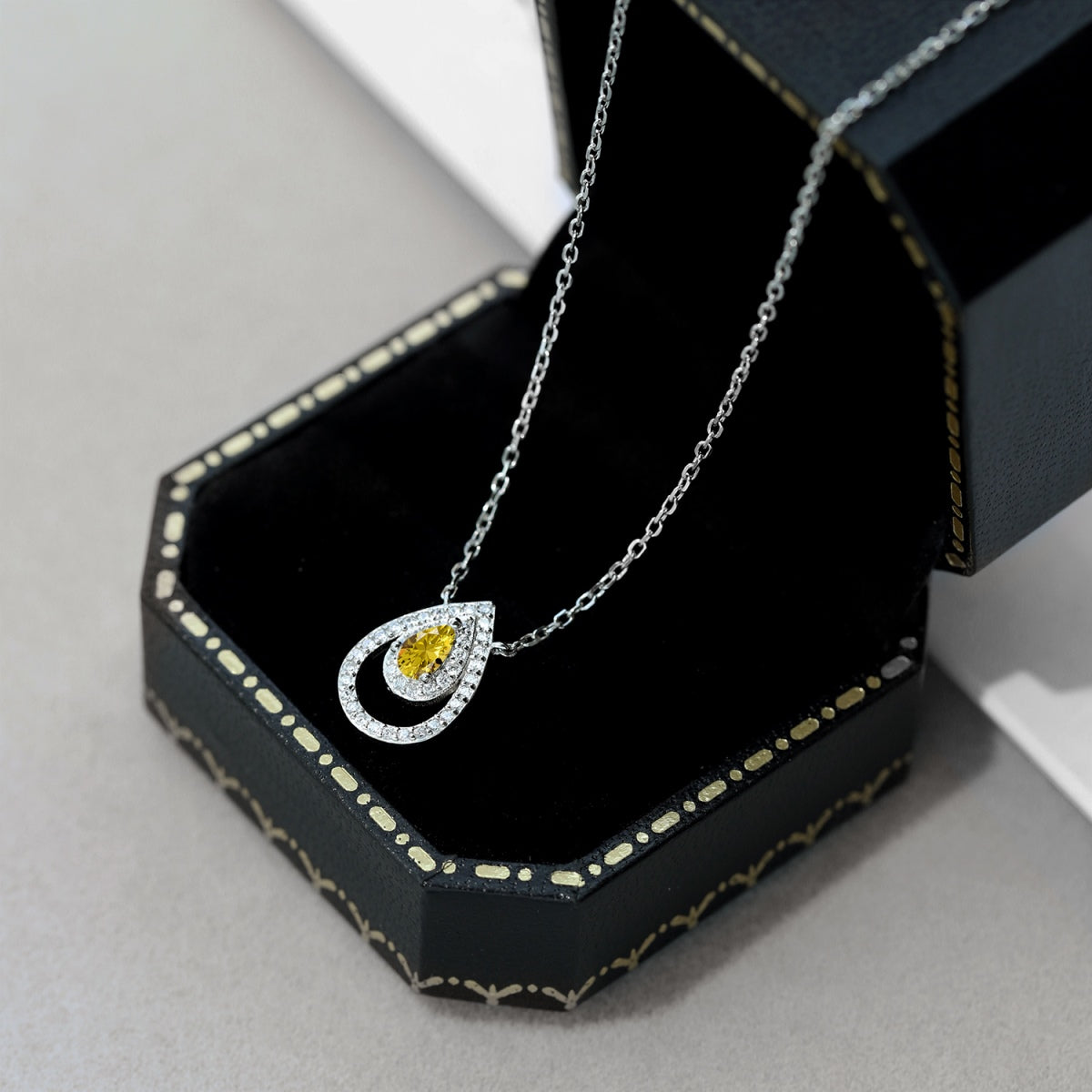 [Oramore Jewelry]Sparkling Pear Cut Necklace