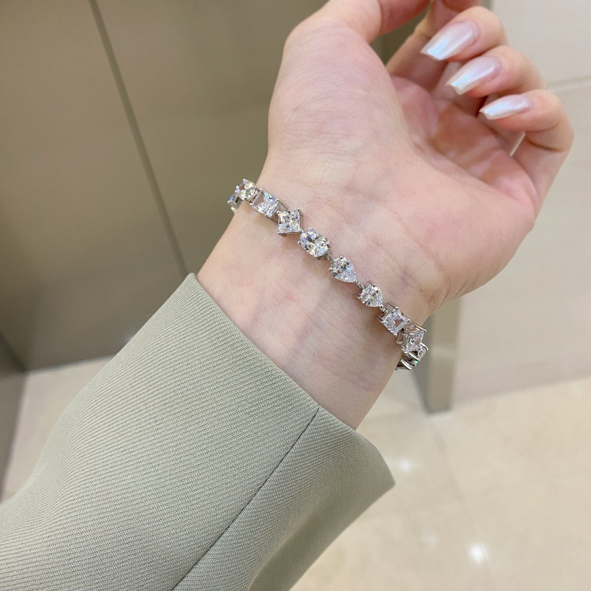 [Oramore Jewelry]Unique Exquisite Multi Cut Daily Bracelet